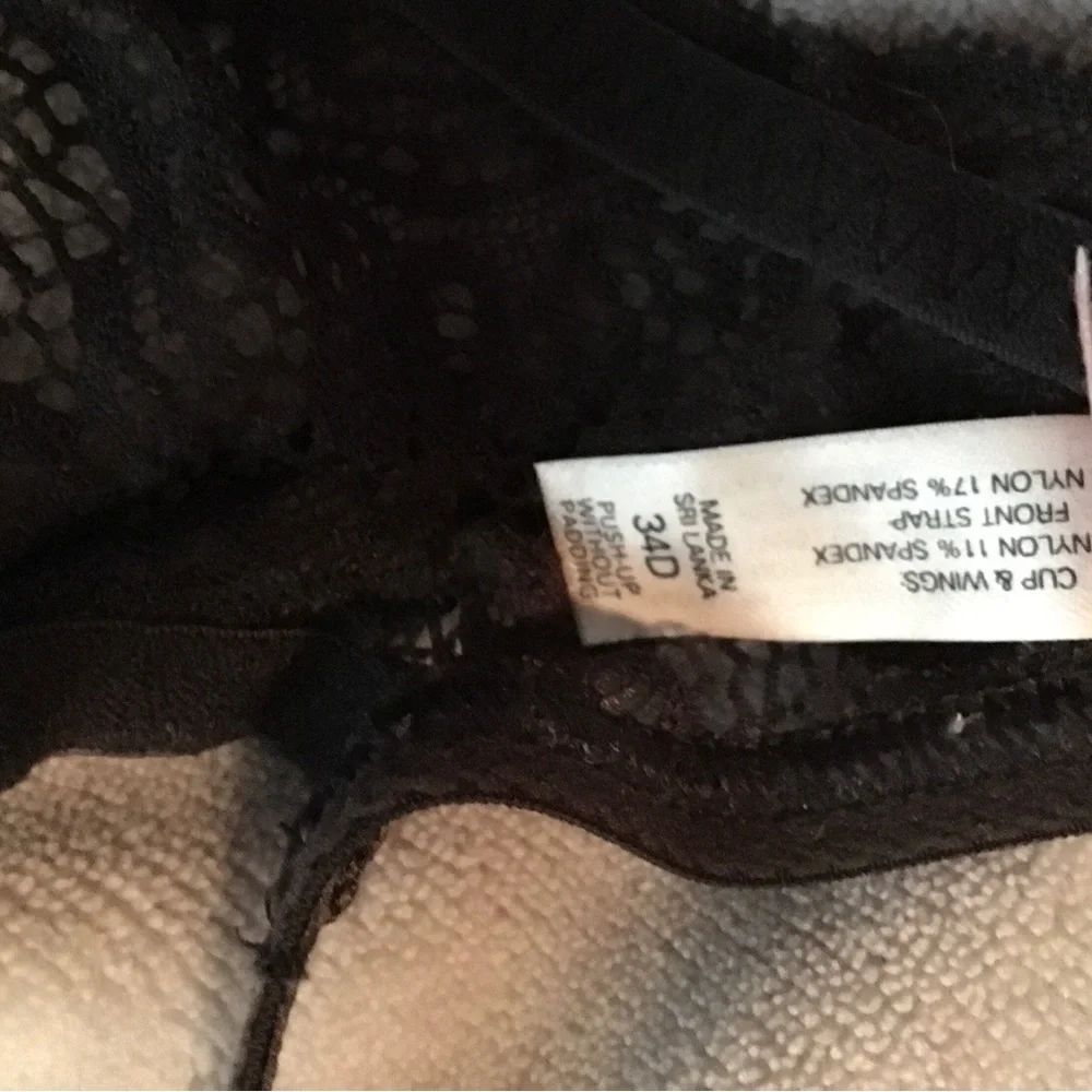 - NWOT - Victoria Secret Black / Nude Lace Bra 34D - Picture 2 of 3
